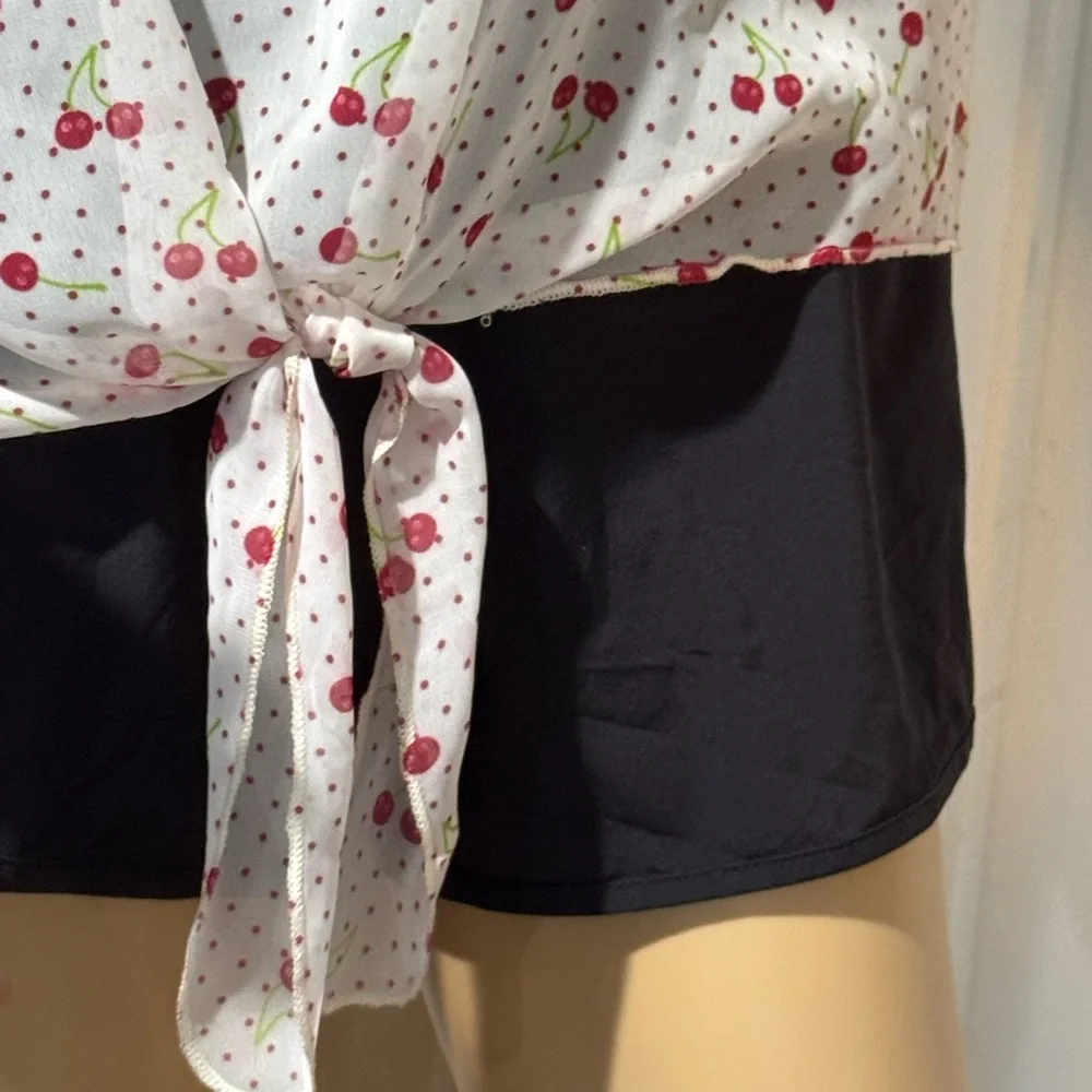 💙NWT Rue21 White and Red Cherry Blouse Relaxed - Picture 4 of 6